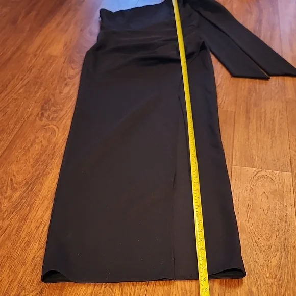 Showpo Black One Shoulder Gown Dress With Statement Bow & High Slit Size 8 - Picture 6 of 15